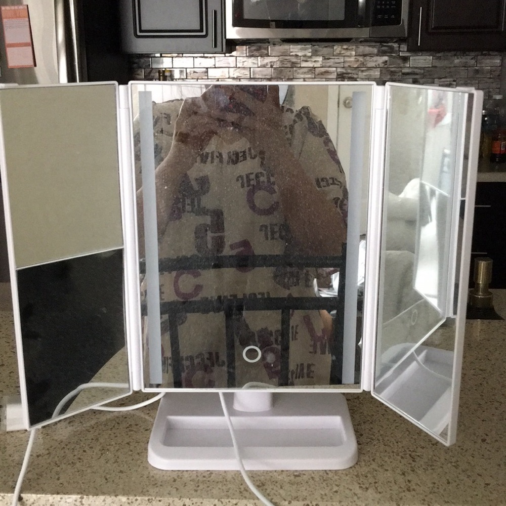 Light up make up mirror